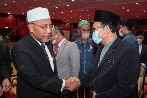 DATUK IDRIS AHMAD