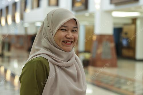 FADHLINA SIDEK