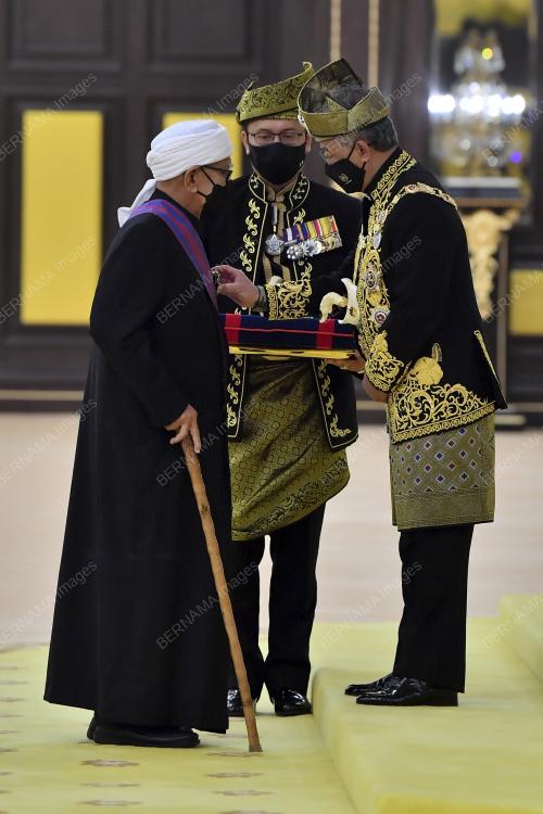 AL-SULTAN ABDULLAH RI'AYATUDDIN AL-MUSTAFA BILLAH SHAH
