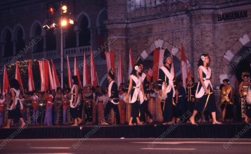 HARI KEPUTERAAN AGONG