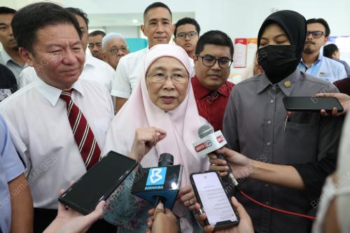 DATUK SERI DR WAN AZIZAH WAN ISMAIL