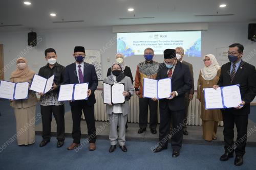 DATUK SERI DR ADHAM BABA