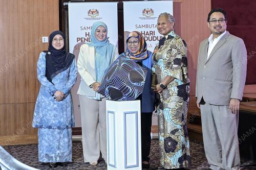 DATUK SERI ROHANI ABDUL KARIM
