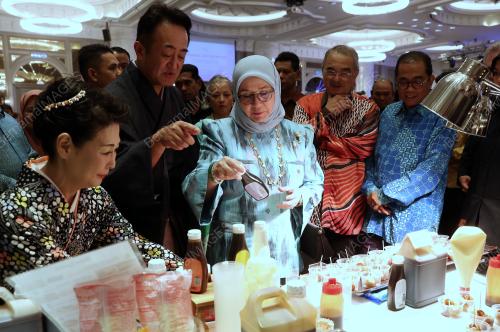 TUNKU HAJAH AZIZAH AMINAH MAIMUNAH ISKANDARIAH