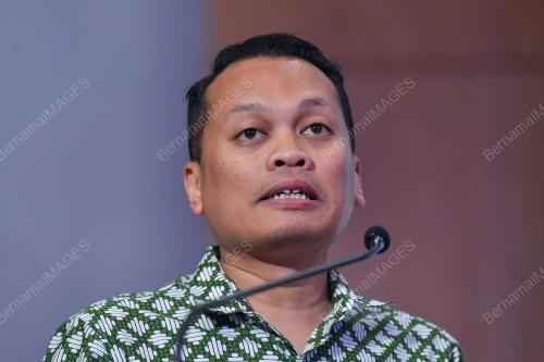 NIK NAZMI NIK AHMAD