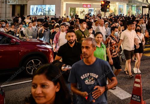 TINJAUAN ORANG RAMAI HUJUNG MINGGU