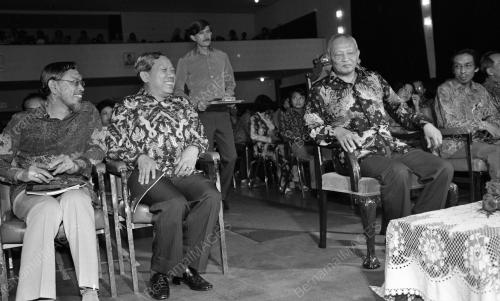 KL24_19012015_AGONG_PUISI