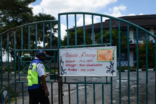 PENUTUPAN SEKOLAH AKIBAT COVID-19