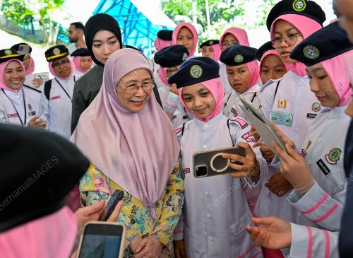 DATUK SERI DR WAN AZIZAH