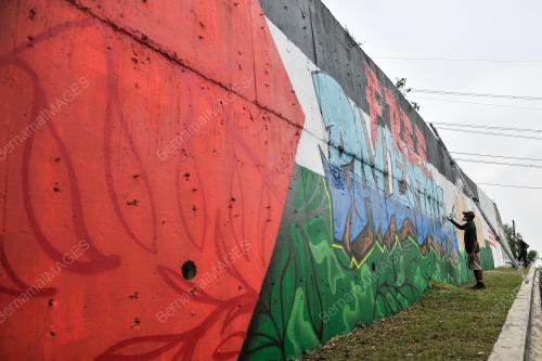 LUKISAN MURAL 'FREE PALESTINE'