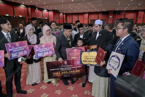 DATUK DR MOHD NA'IM MOKHTAR