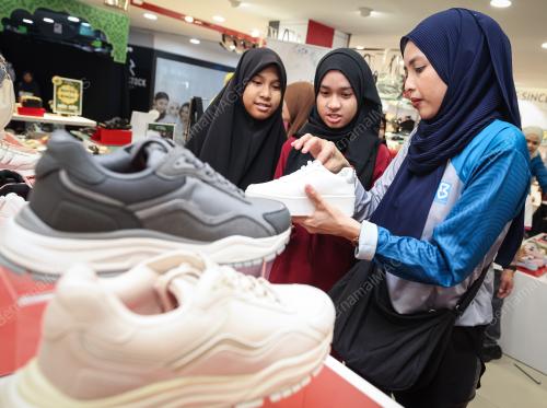 PERSATUAN SURI DAN ANGGOTA WANIYA BERNAMA