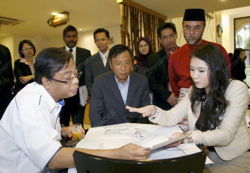 DATUK SERI ISMAIL SABRI YAAKOB