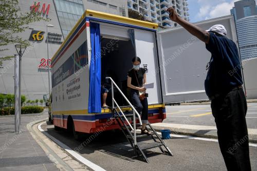 TINJAUAN TRAK VAKSIN BERGERAK
