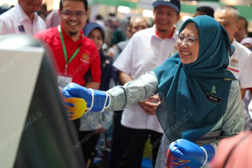 DR ZALIHA MUSTAFA