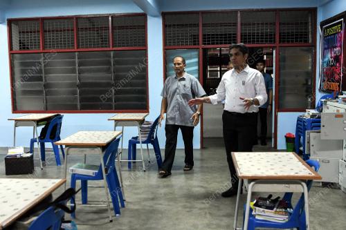 DR MOHD RADZI MD JIDIN