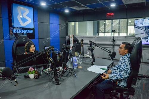 NIK KAMARUZAMAN NIK HUSIN