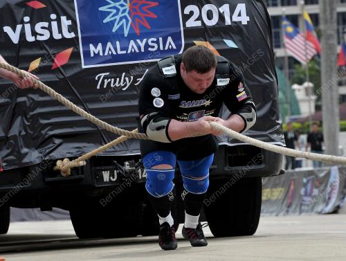 KL24_23112013_STRONGMAN