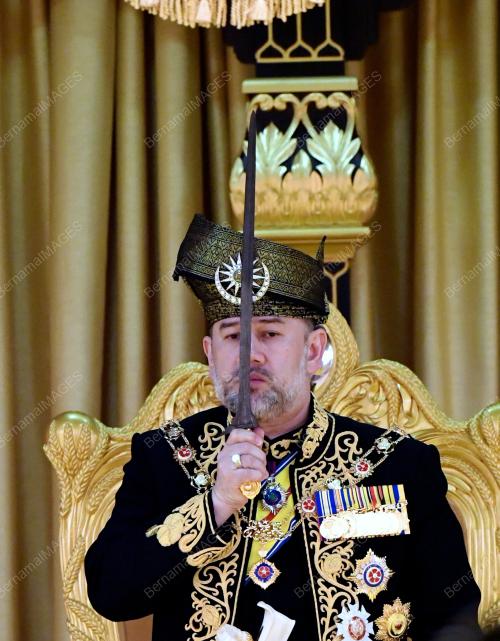 KL24_24042017_AGONG_KERIS