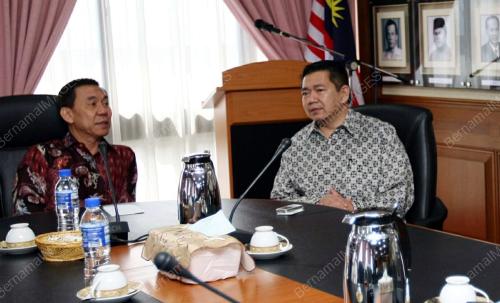 ANUAR ZAINI