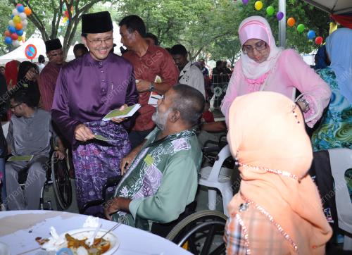 DATUK RAJA NONG CHIK ZAINAL ABIDIN