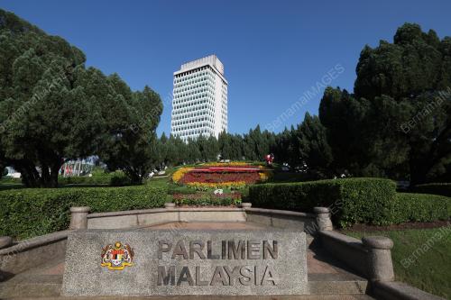 ISTIADAT PEMBUKAAN PENGGAL KETIGA MAJLIS PARLIMEN KE-15