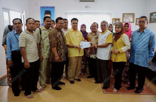 BANTUAN KEPADA MANGSA TANAH RUNTUH