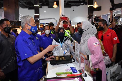 DATUK SERI ISMAIL SABRI YAAKOB