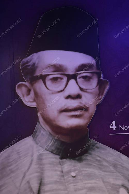 TUN DR ISMAIL ABDUL RAHMAN