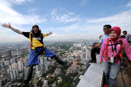KL24_27092012_BASE_JUMP2