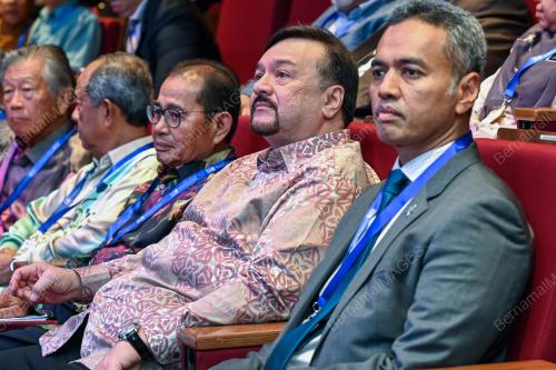 DATUK SERI AMIR HAMZAH AZIZAN