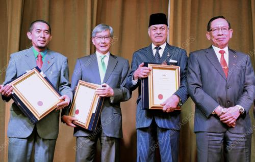 TAN SRI ABU ZAHAR UJANG