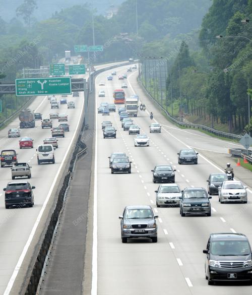 PERGERAKAN TRAFIK BALIK KAMPUNG LANCAR