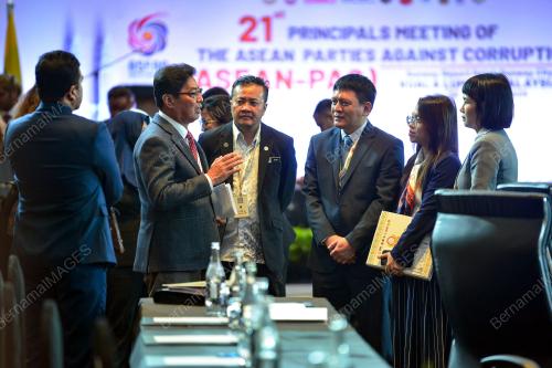 TAN SRI AZAM BAKI