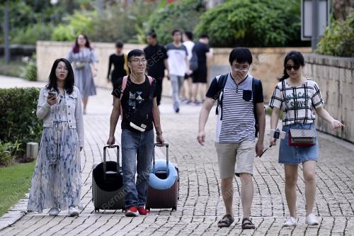 PENGECUALIAN VISA BAGI PELANCONG CHINA & INDIA
