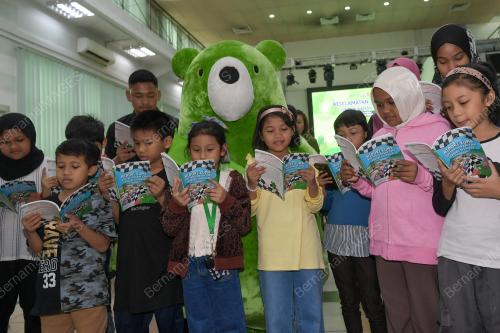 PELANCARAN BUKU MIDORI KUMA AND A VERY SPECIAL RACE KE BAHASA