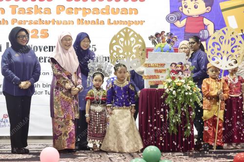 DATUK SERI DR WAN AZIZAH WAN ISMAIL