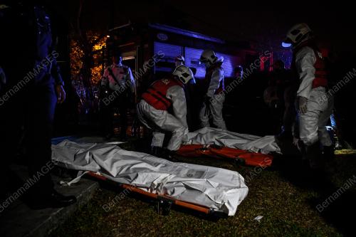 DUA MAUT TERHUMBAN KEDALAM TASIK BIRU KUNDANG