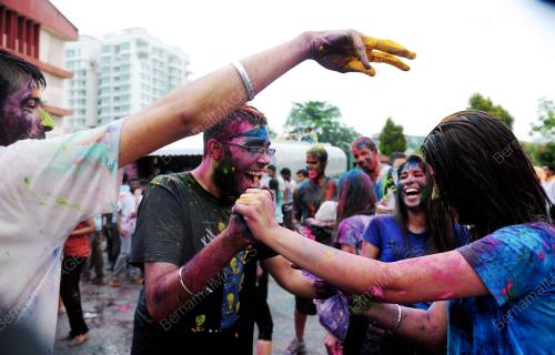 KL24_31032013_HOLI2