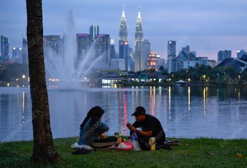 TINJAUAN BUKA PUASA