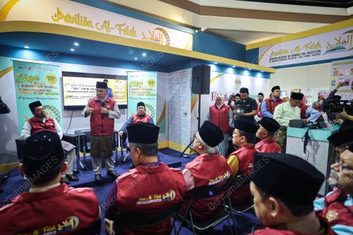DATUK DR MOHD NA'IM MOKHTAR