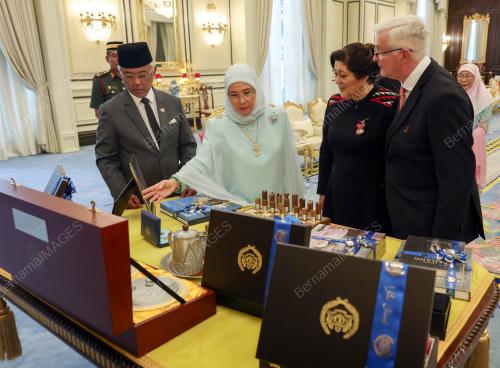 AL- SULTAN ABDULLAH RI'AYATUDDIN AL-MUSTAFA BILLAH SHAH