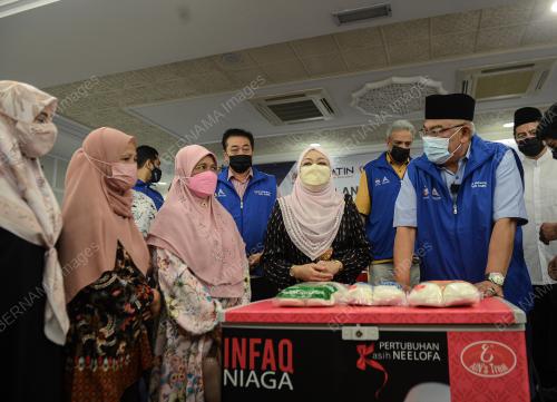 TAN SRI NOH OMAR