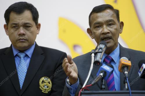 KL25_02122014_PC_AFF_SUZUKI