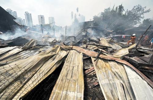 KL25_03052014_TERBAKAR