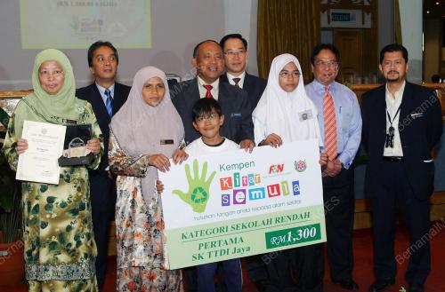 MAZLAN MOHD NOOR