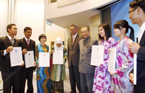 TUN MAHATHIR MOHAMAD
