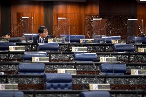 PENGHADANG PLASTIK DI DALAM DEWAN RAKYAT
