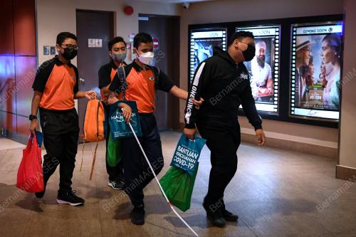 PENGALAMAN ˜MENDENGAR FILEM MAT KILAU'