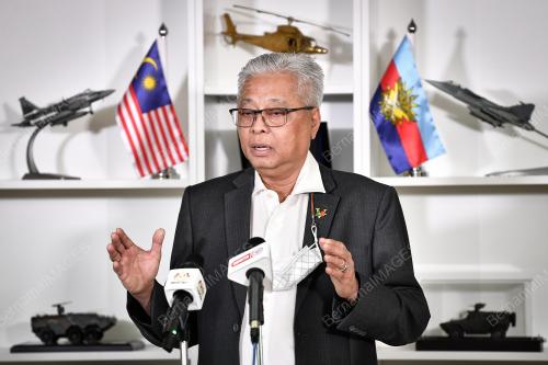 DATUK SERI ISMAIL SABRI YAAKOB